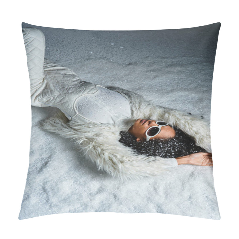 Personality  A Stunning Woman In A Chic White Ski Suit Relaxes In Fresh Snow, Showcasing Winter Fashion And Elegance. Pillow Covers