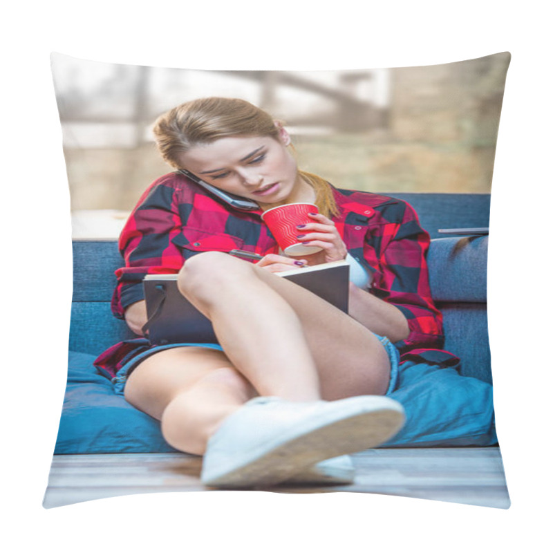 Personality  Girl Talking On Smartphone Pillow Covers