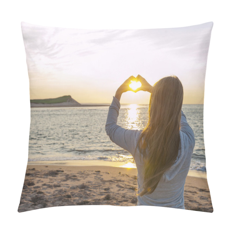 Personality  Girl Holding Hands In Heart Shape At Beach Pillow Covers