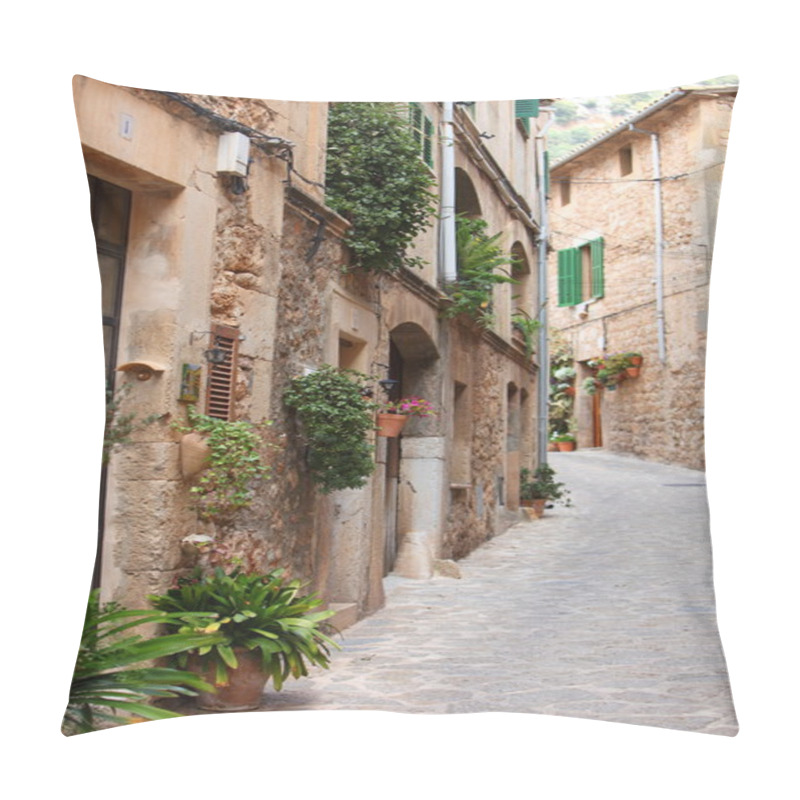 Personality  Quaint Street Of Old Stone Houses Pillow Covers