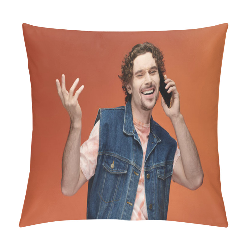 Personality  A Cheerful Man Joyfully Converses On His Phone Amidst A Vibrant Backdrop. Pillow Covers