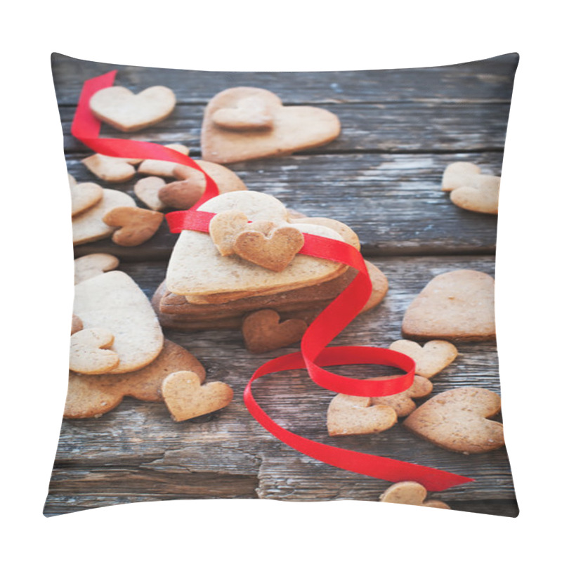 Personality  Cookies Valentine's Day Cards With Red Row On Wooden Table Pillow Covers