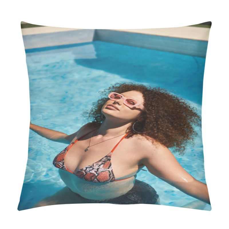 Personality  A Woman With Curly Hair Relaxes In A Pool On A Sunny Summer Day, Wearing A Patterned Bikini And Pink Sunglasses. Pillow Covers