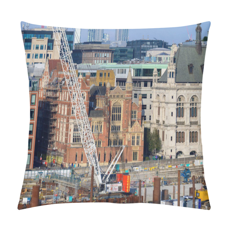 Personality  LONDON - November 13, 2022: Explore The Civil Engineering Feats Taking Place On The River Thames With The Tideway Central Project. Pillow Covers