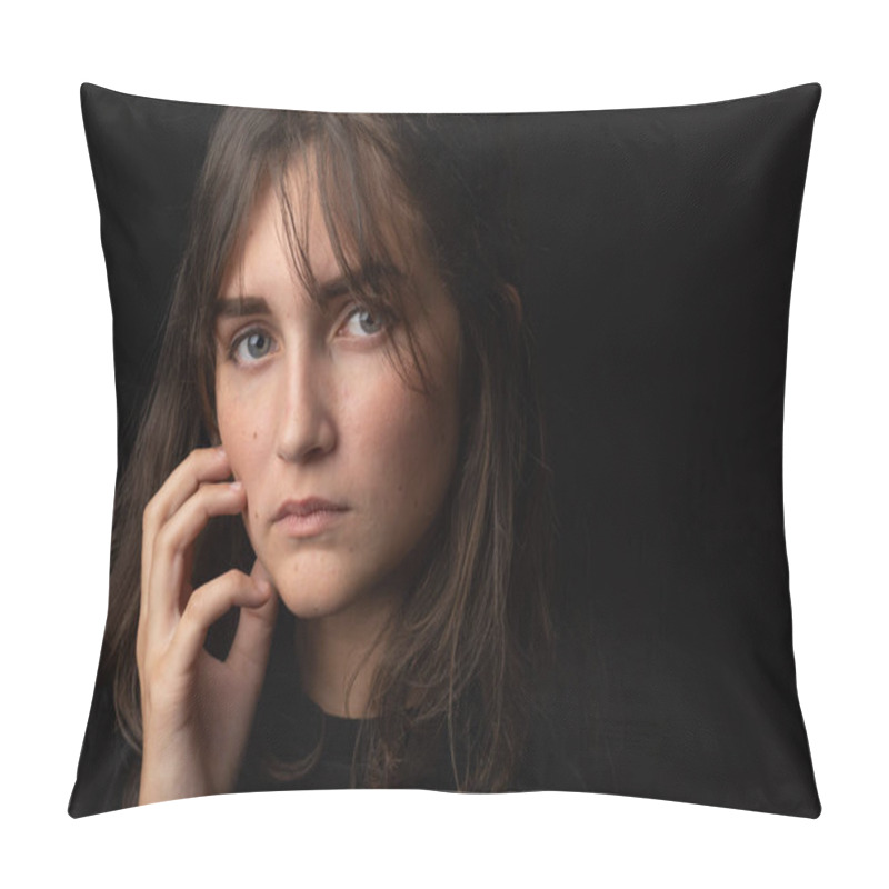 Personality  Portrait Of A Beautiful Girl With A Thoughtful Look On A Black Background Pillow Covers