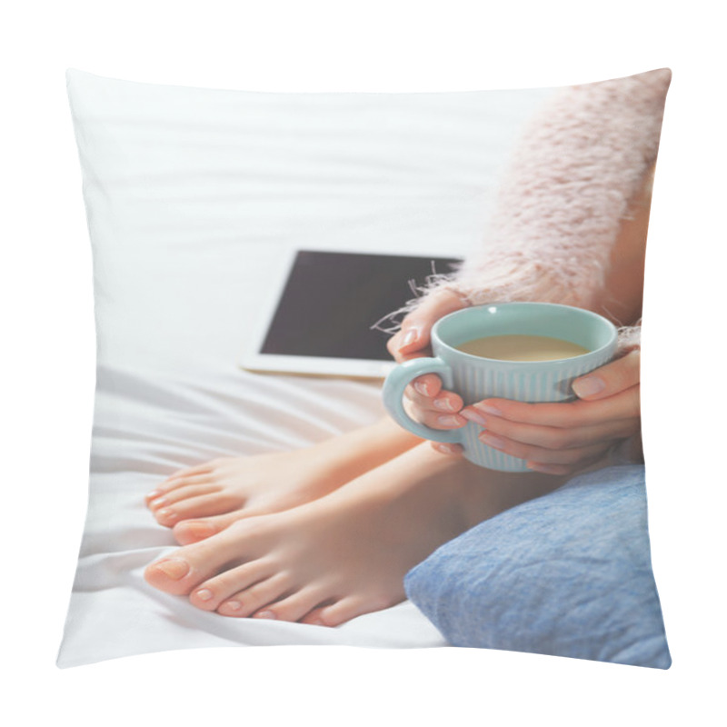 Personality  Woman Using Tablet At Home Atmosphere Pillow Covers