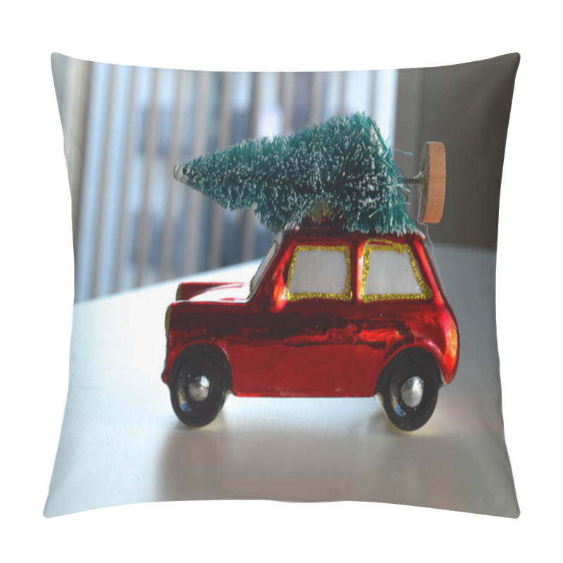 Personality  A Charming New Year's Ornament In The Shape Of A Red Car With A Christmas Tree On Its Roof. This Festive Decoration Can Symbolize Car Insurance, Purchasing A New Vehicle, Or Simply The Joy Of Holiday Travels And Traditions. Perfect For Adding A Nosta Pillow Covers