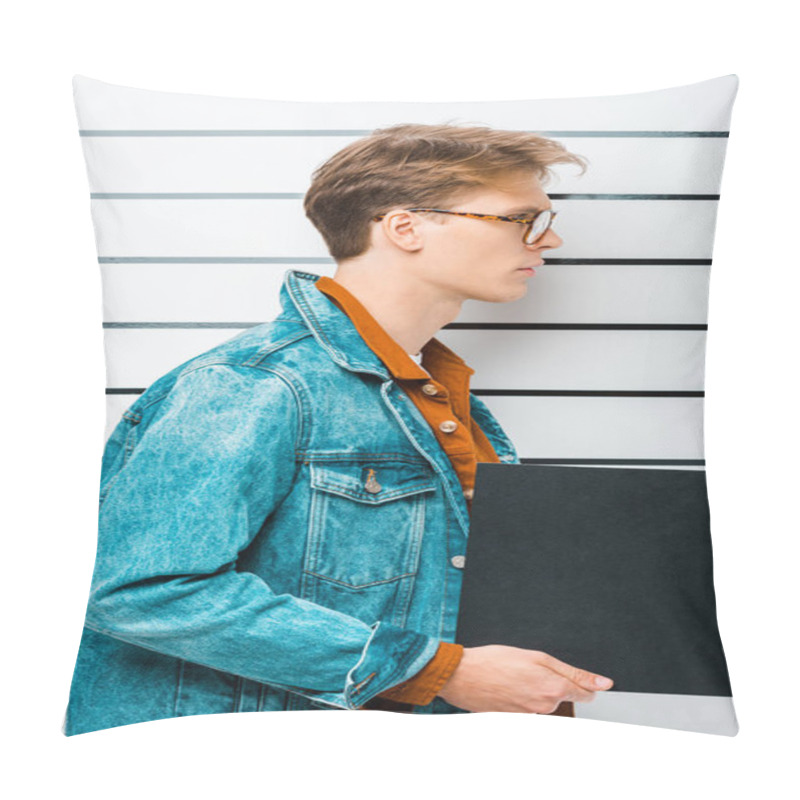 Personality  Side View Of Arrested Hipster Man In Eyeglasses Holding Empty Prison Board In Front Of Police Line Up Pillow Covers