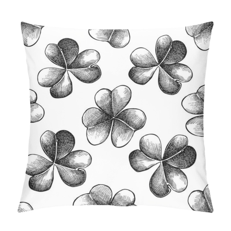 Personality  Seamless Pattern With Black And White Clover Pillow Covers