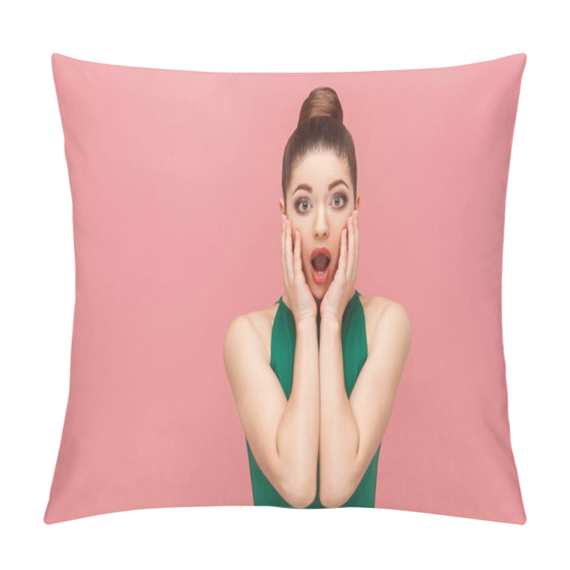 Personality  Shocked Woman Wearing Green Dress With Opened Mouth Touching Hands Cheeks On Pink Background Pillow Covers