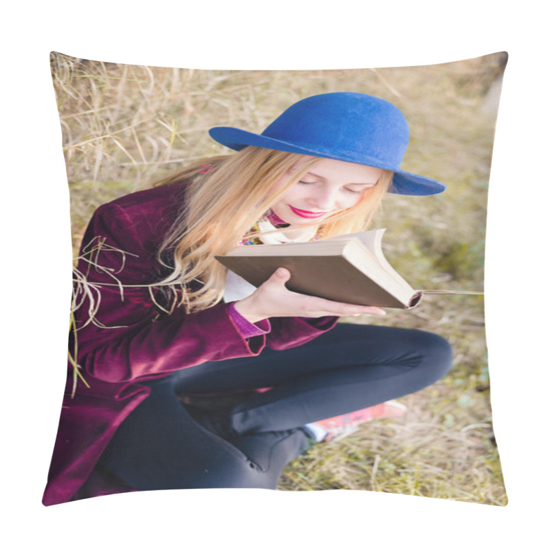 Personality  Woman Reading Book Pillow Covers