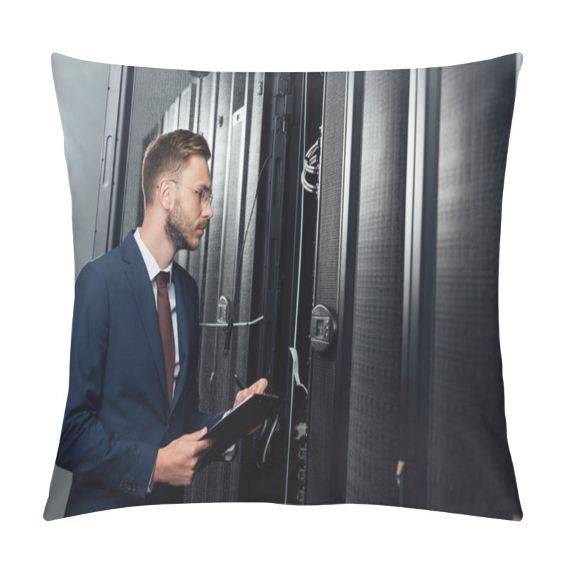 Personality  Selective Focus Of Handsome Businessman In Glasses And Suit Holding Clipboard And Pen In Data Center  Pillow Covers