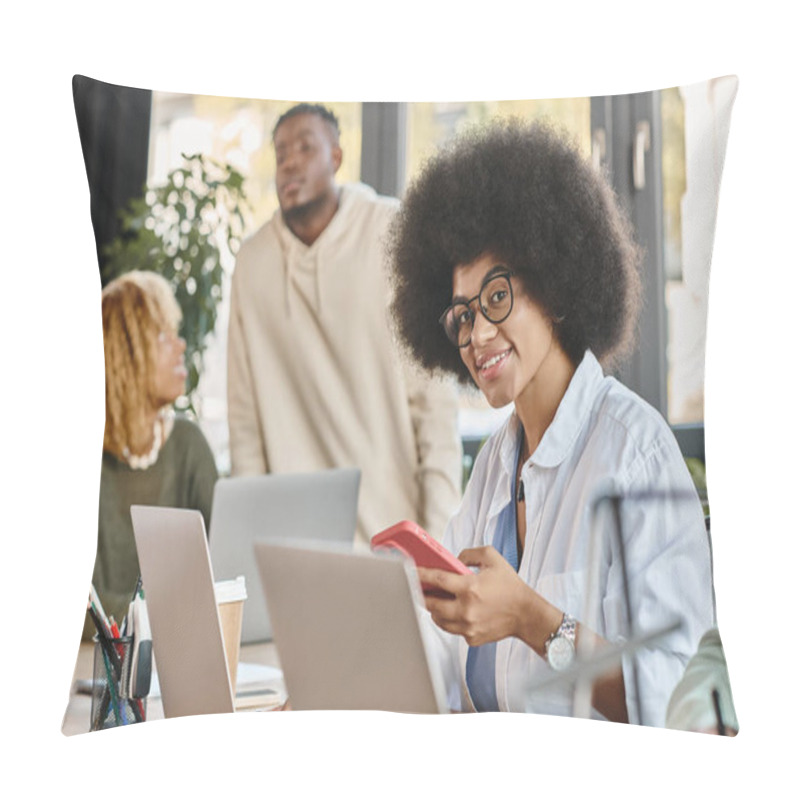 Personality  Cheerful Woman In Casual Attire Smiling At Camera With Her Friends On Backdrop, Working Process Pillow Covers