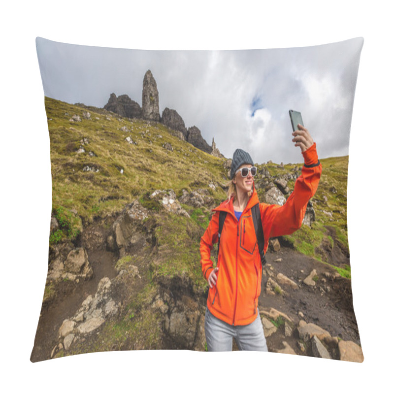 Personality  Selfie At Old Man Of Storr Pillow Covers