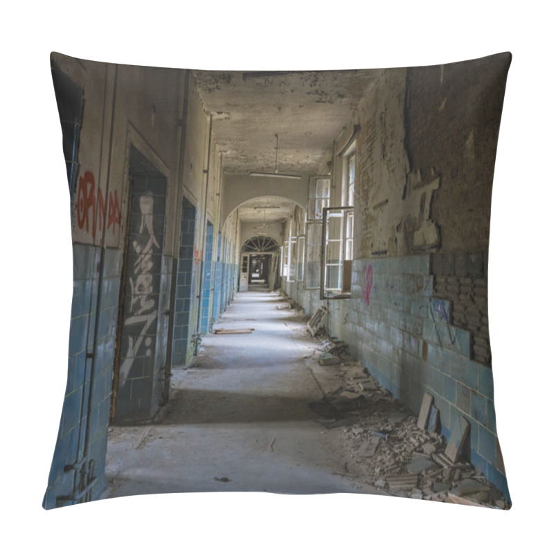 Personality  Close-up Photo Of Old Ruins Building Outdoor Pillow Covers