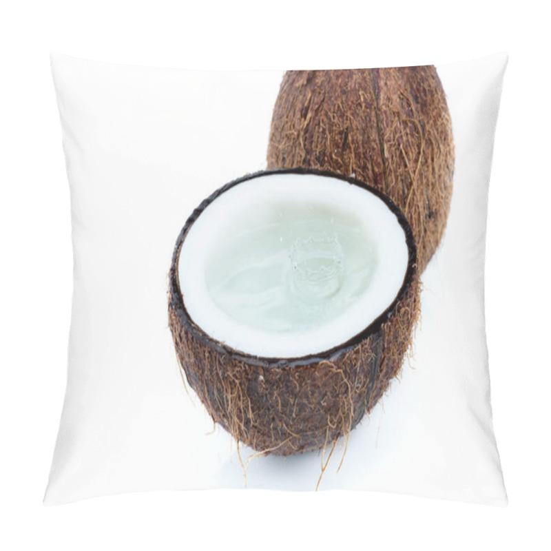 Personality  Ripe Tropical Coconuts With Water Pillow Covers