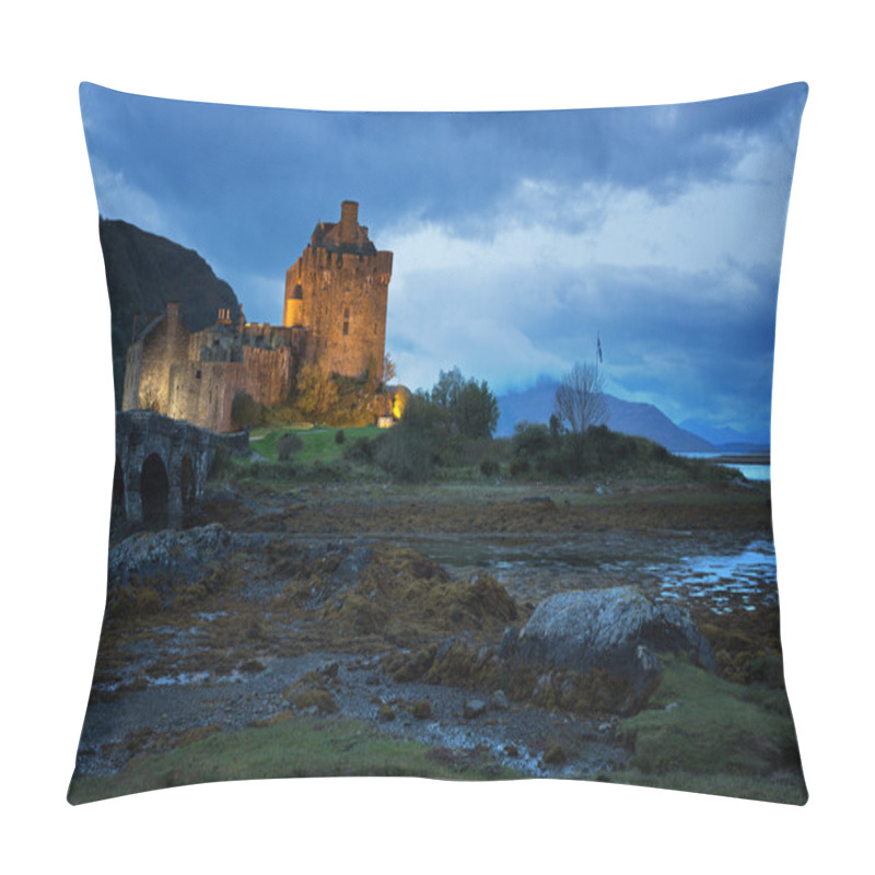 Personality  Illuminated Eilean Donan Castle Pillow Covers