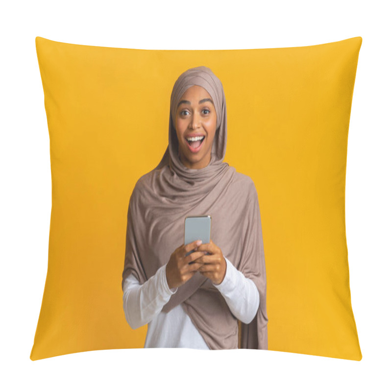 Personality  Excited Afro Muslim Girl Holding Smartphone In Hands And Looking At Camera Pillow Covers