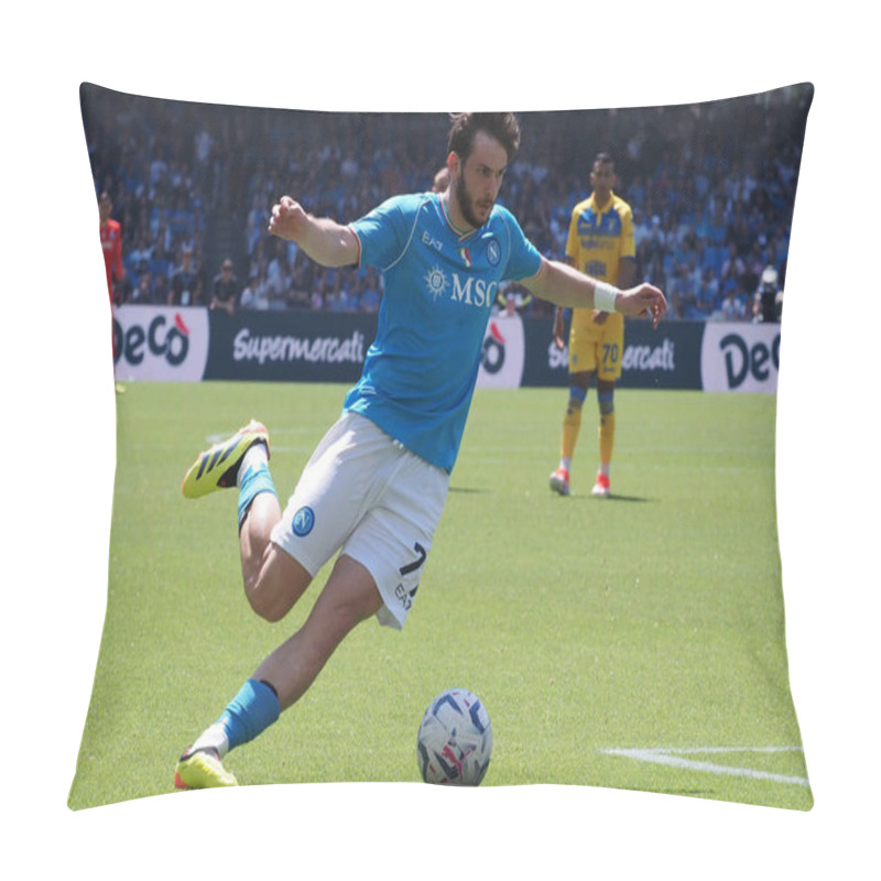 Personality  Khvicha Kvaratskhelia Player Of Napoli, During The Match Of The Italian Serie A League Between Napoli Vs Frosinone Final Result, Napoli 2, Frosinone 2, Match Played At The Diego Armando Maradona Stadium. Pillow Covers