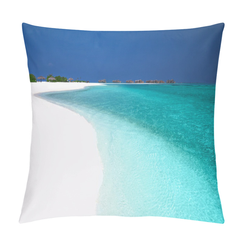 Personality  Tropical Island With Sandy Beach Pillow Covers