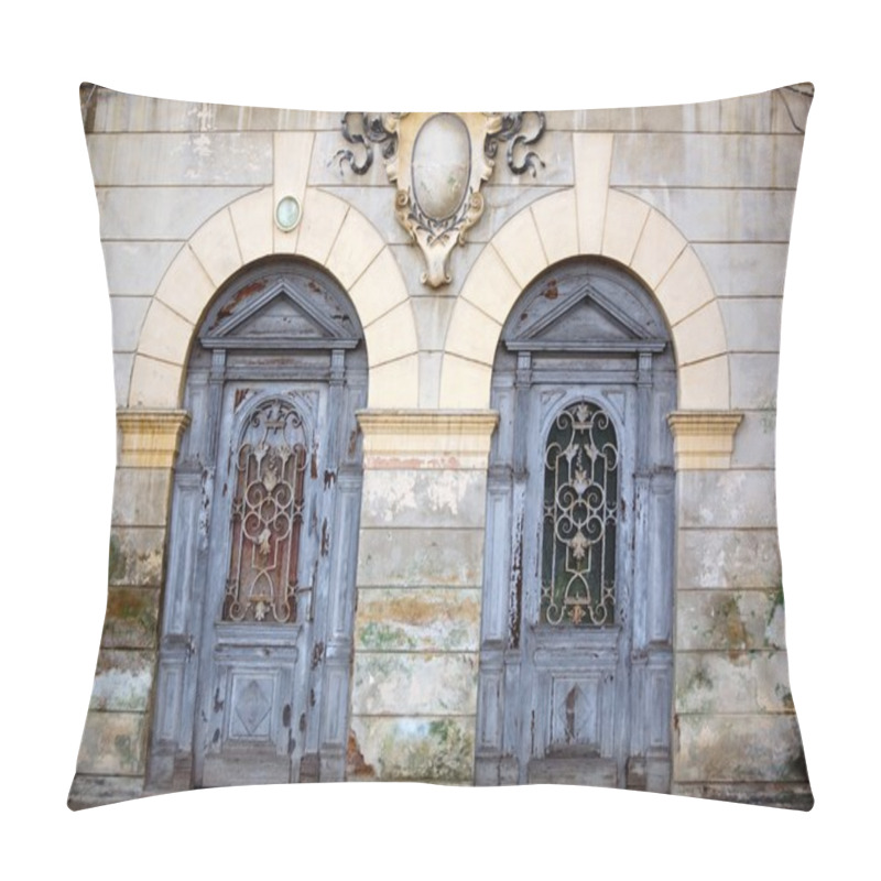 Personality  Two Ancient Doors Pillow Covers