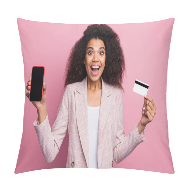 Personality  Photo Of Beautiful Excited Dark Skin Lady Hold Plastic Credit Card Showing New Model Telephone Advising Online Payment Wear Checkered Plaid Blazer Isolated Pink Pastel Color Background Pillow Covers