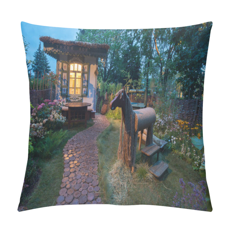 Personality  Garden Of Irina Uzdenova On Mosow Flower  Show  2019 Pillow Covers