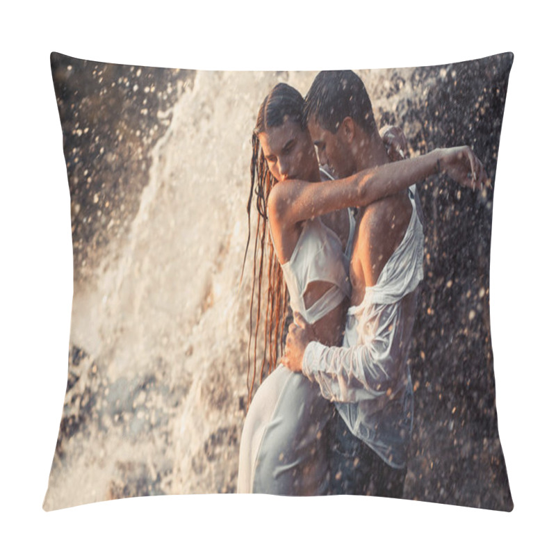 Personality  Young Enamored Couple Hugs Under Spray Of Waterfall. Pillow Covers