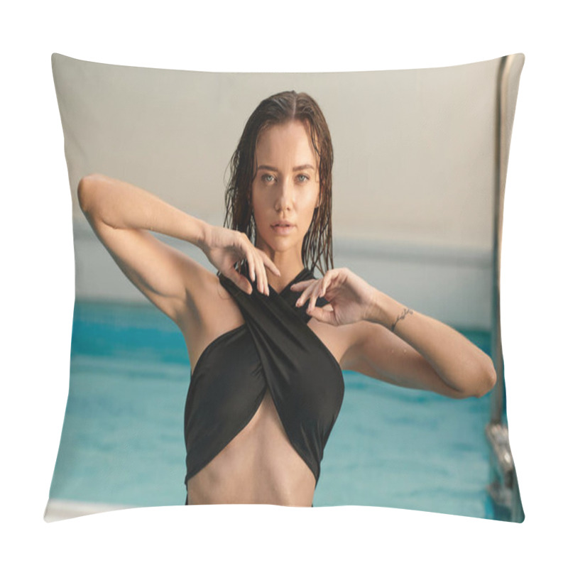 Personality  Sexy Woman With Wet Hair And Black Swimwear Looking At Camera, Posing In Swimming Pool On Vacation Pillow Covers