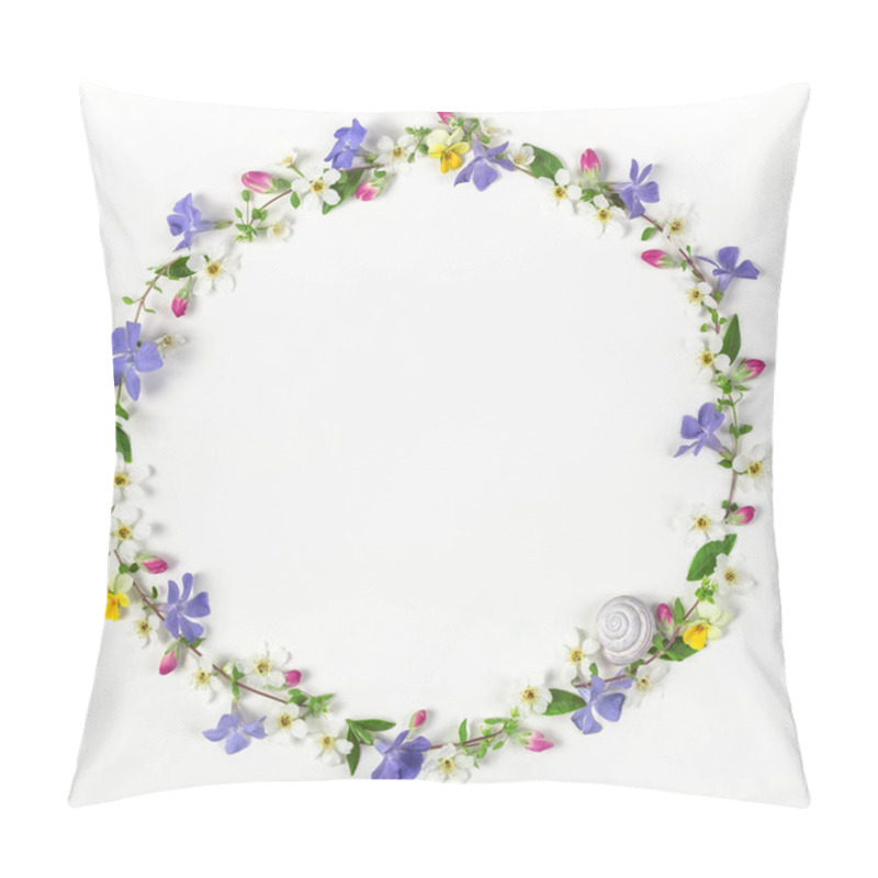 Personality  Round Frame Wreath Made Of Spring Wildflowers, Lilac Flowers, Pink Buds, Leaves And Snail Shell Isolated On White Background. Top View. Flat Lay. Pillow Covers