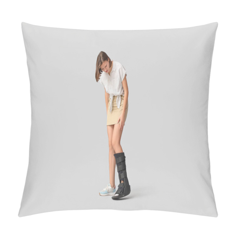 Personality  Young Woman With Broken Leg On Light Background Pillow Covers