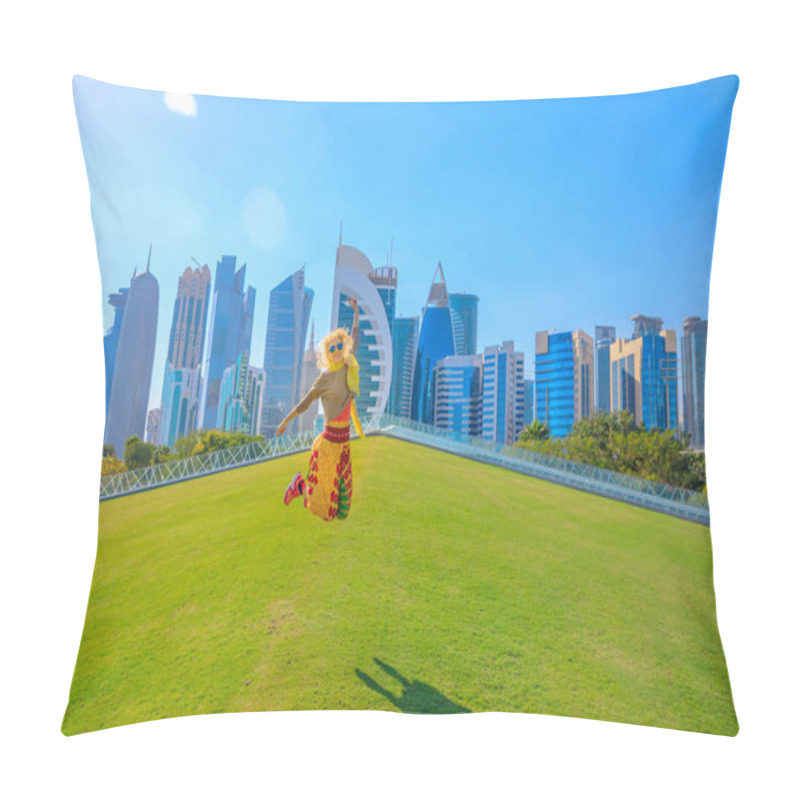 Personality  Doha Skyline Woman Jumping Pillow Covers