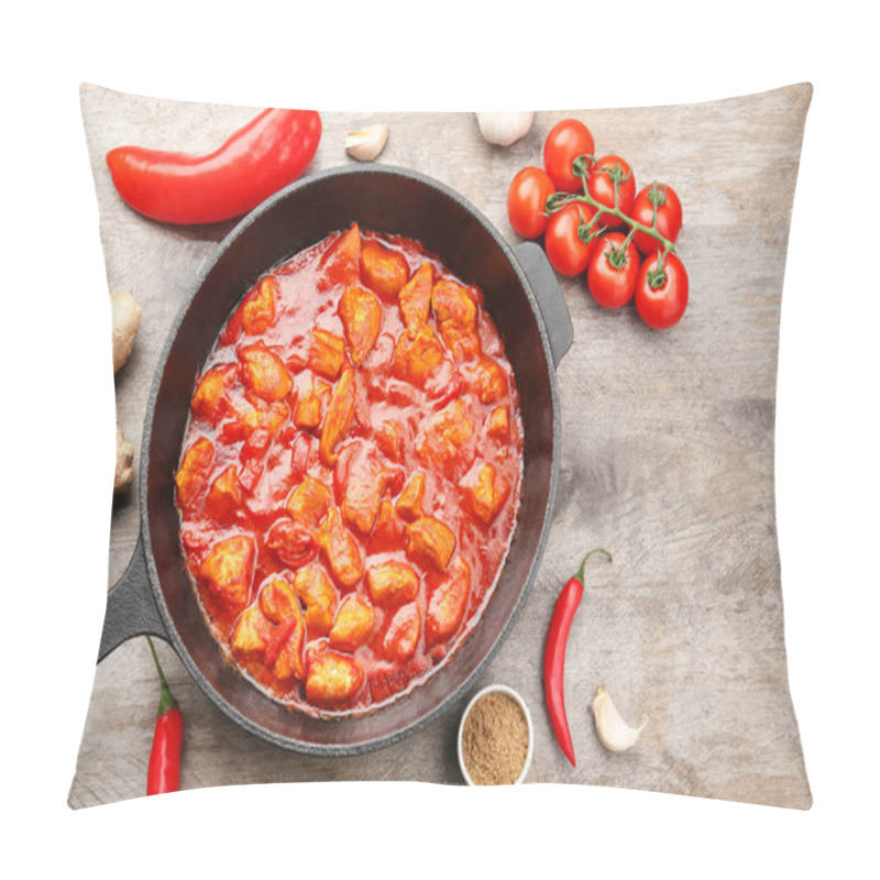 Personality  Frying Pan With Delicious Chicken Tikka Masala On Wooden Table Pillow Covers