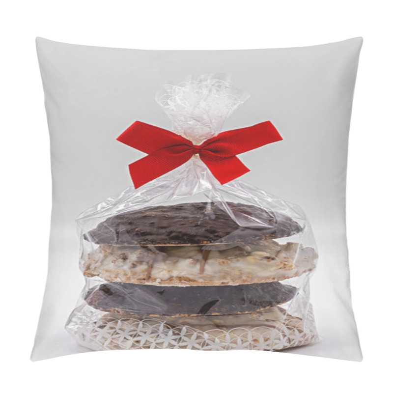 Personality  Homemade Gingerbread Packed In Cellophane Bag With Red Bow Isolated On White Background Pillow Covers