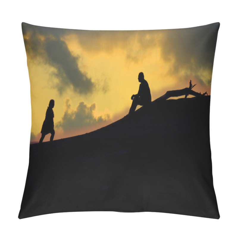 Personality  Sunset Encounter Pillow Covers