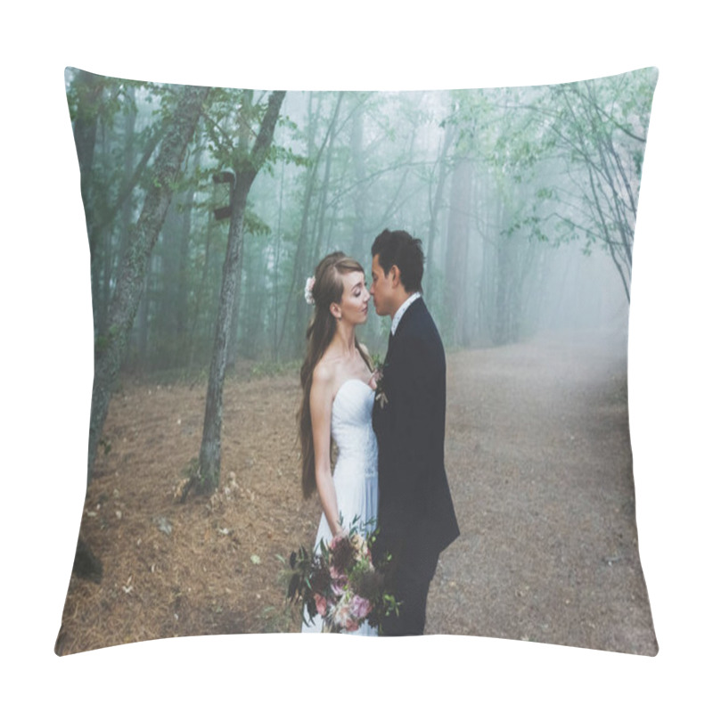 Personality  Bride And Groom Kissing In Forest Pillow Covers