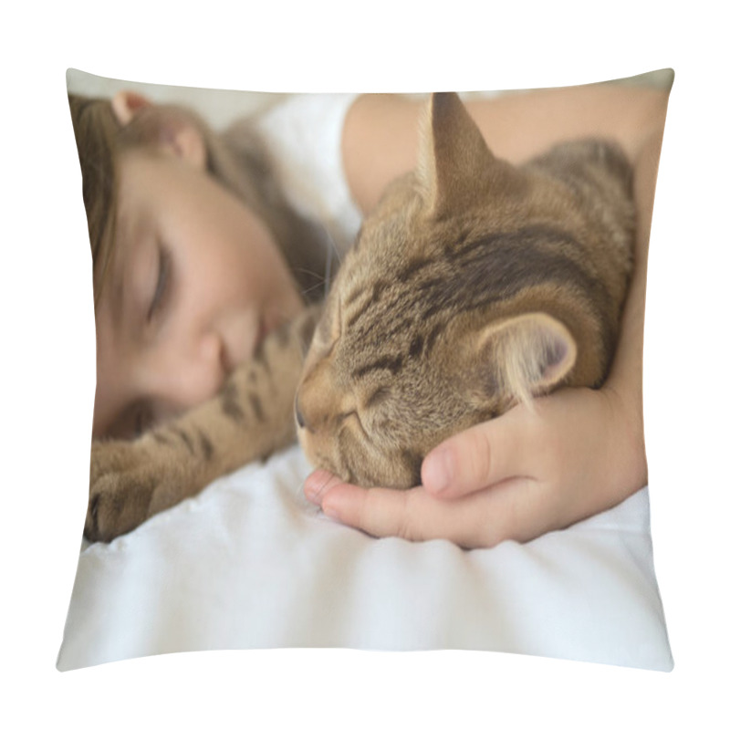 Personality  Child Sleeping With Cat Pillow Covers