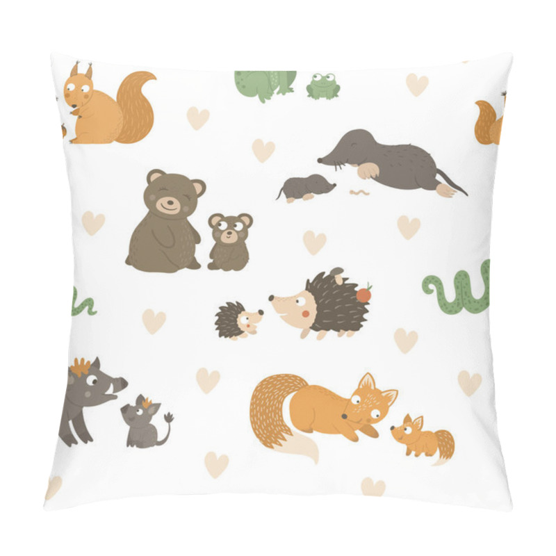 Personality  Vector Seamless Pattern With Baby Animals And Their Parents. Funny Woodland Animal Background Showing Family Love. Cute Forest Animalistic Texture For Mothers Day Pillow Covers