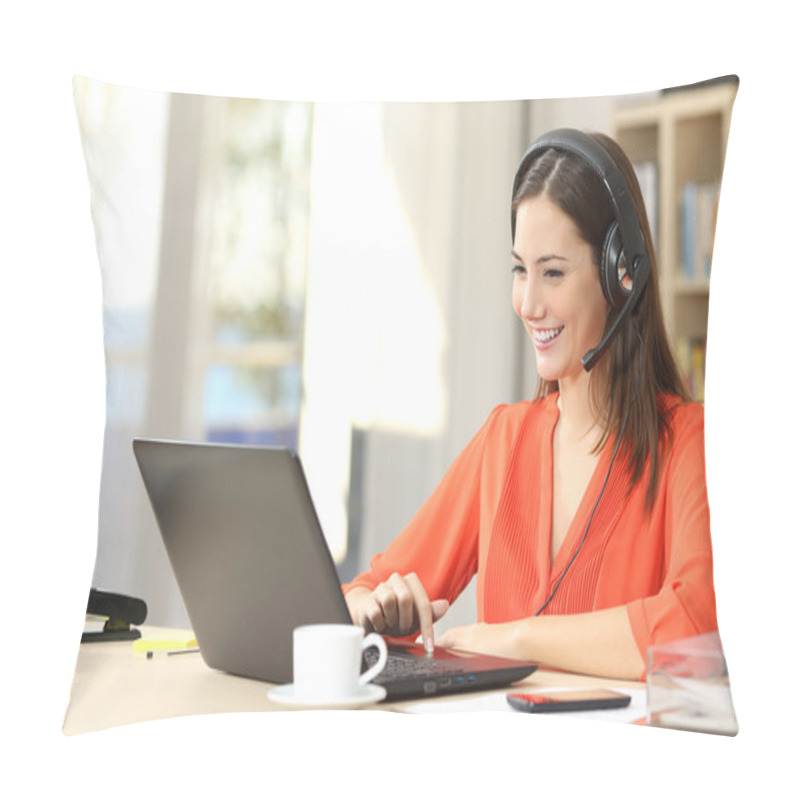 Personality  Freelancer Talking In A Video Conference Pillow Covers