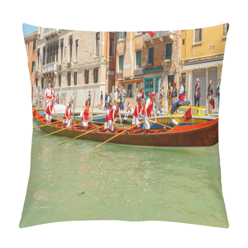 Personality  Italy. Venice. Vogalonga Regatta. Pillow Covers