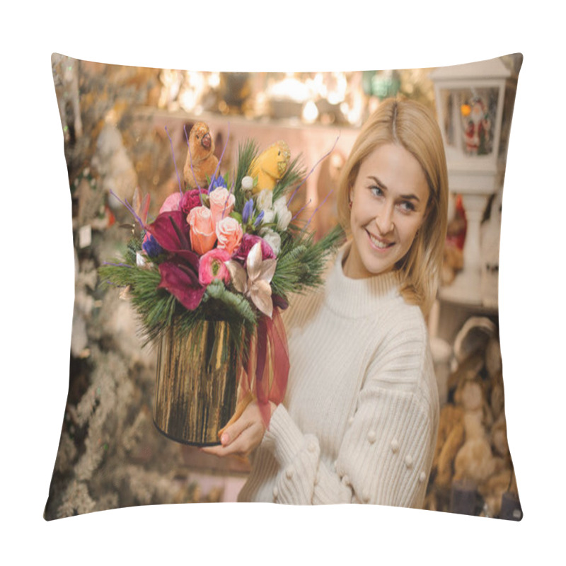 Personality  Smiling Blonde Woman Holding Box With Flower Arrangement With Pine Needles And Toy Birds Pillow Covers