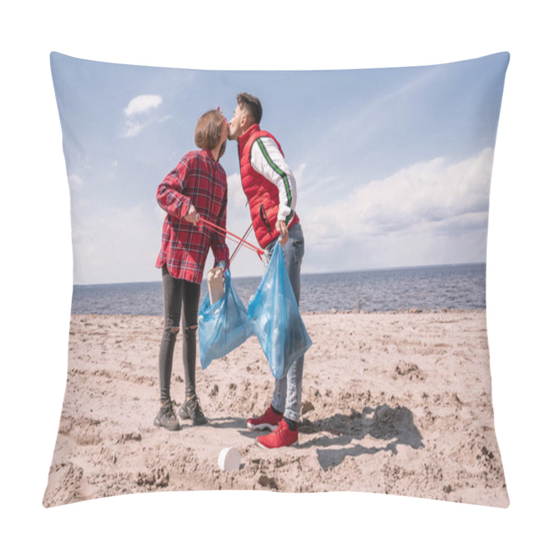 Personality  Couple With Trash Bags And Grabbers Kissing While Standing On Sand  Pillow Covers