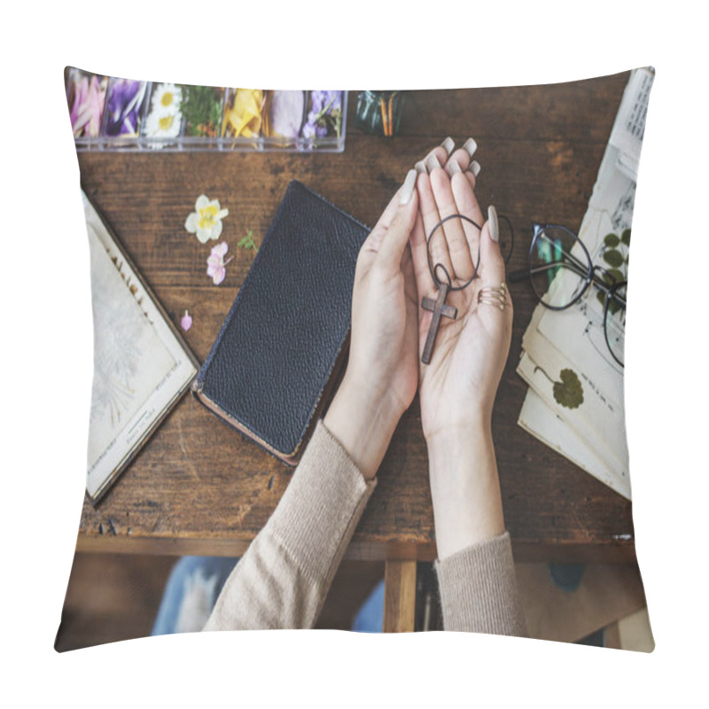 Personality  Holding Cross On Hands With Faithfulness Pillow Covers