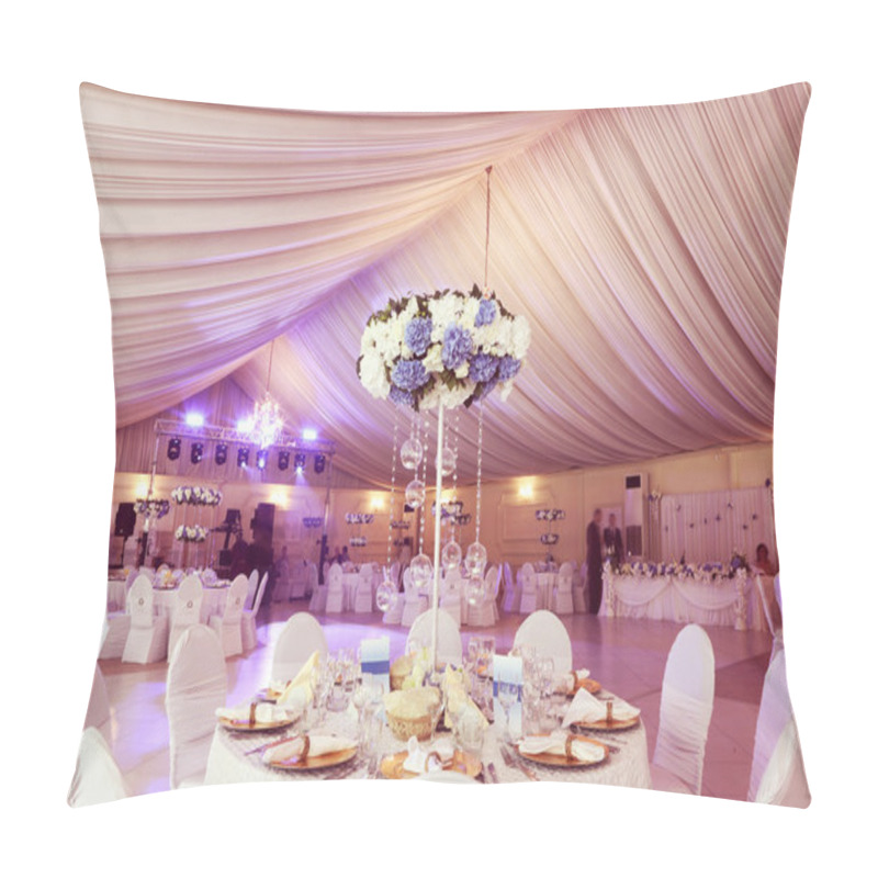 Personality  Wedding Flowers Decoration In The Restaurant Pillow Covers