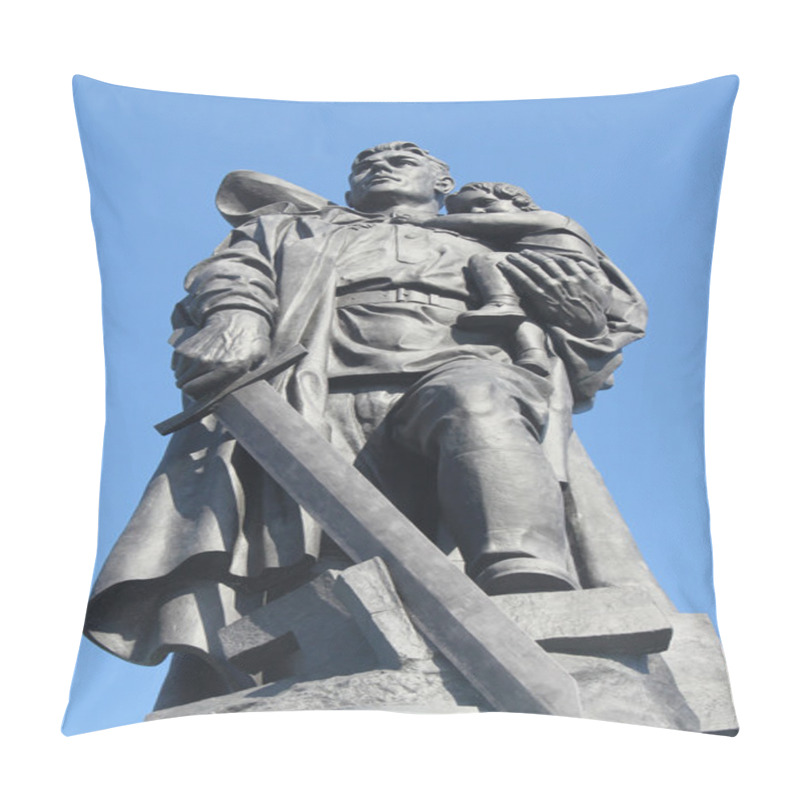 Personality  Soviet War Memorial,berlin Pillow Covers