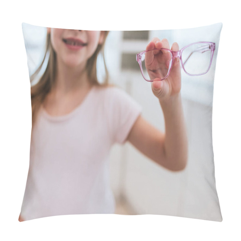 Personality  Little Girl In Ophthalmology Clinic Pillow Covers