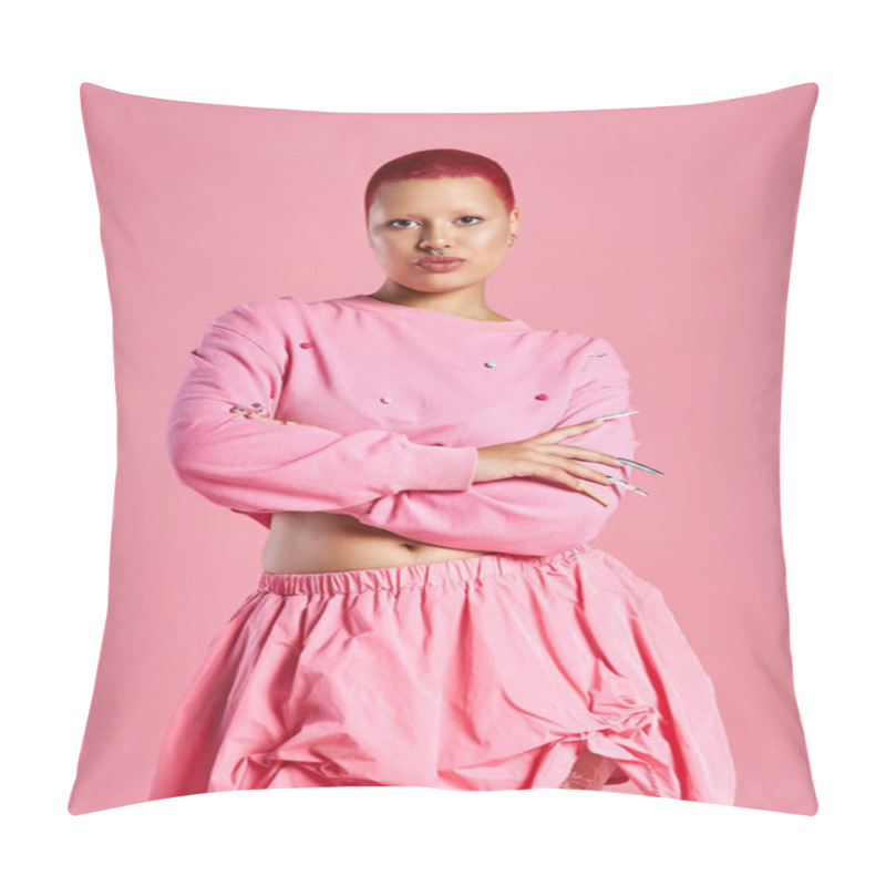 Personality  The Young Woman Confidently Showcases Her Unique Pink Hair And Stylish Attire Against A Playful Backdrop. Pillow Covers