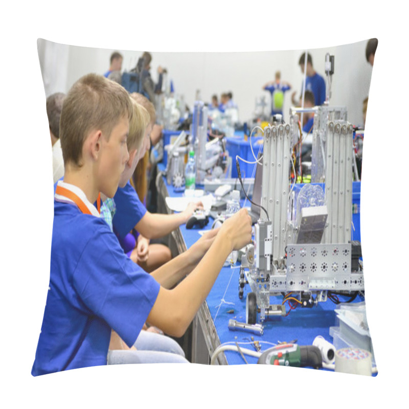 Personality  Children Make Robots On World Robotic Olympiad Russia 2014 Pillow Covers