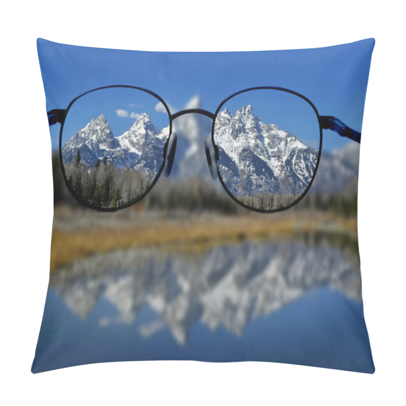 Personality  Glasses And Clear Vision Of Mountains Pillow Covers