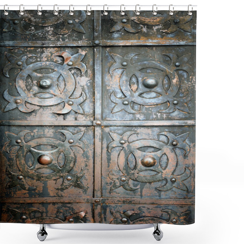 Personality  Old Metal And Rusty Door Shower Curtains